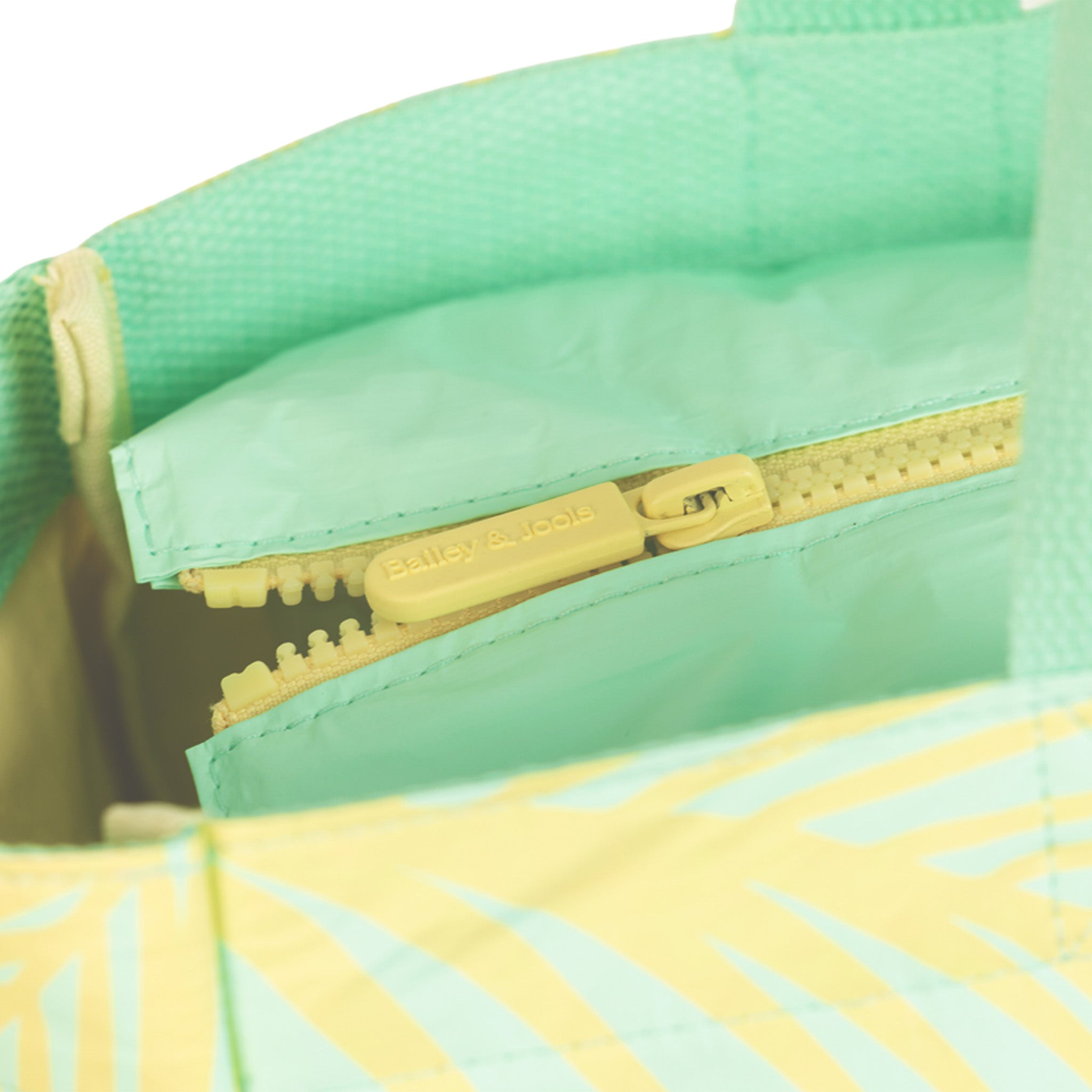 Signature Zip Tote Bag - Palm Breeze Mint